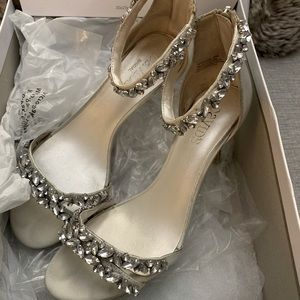 David’s bridal wedding shoes crystal Arden size 8